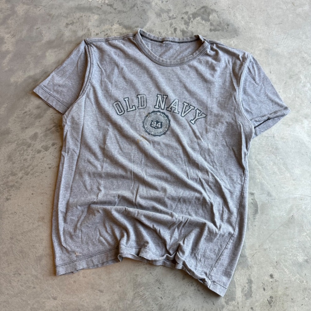 Old Navy Mens Graphic T-Shirt Gray Short Sleeve Collegiate Logo 94 Vintage Style